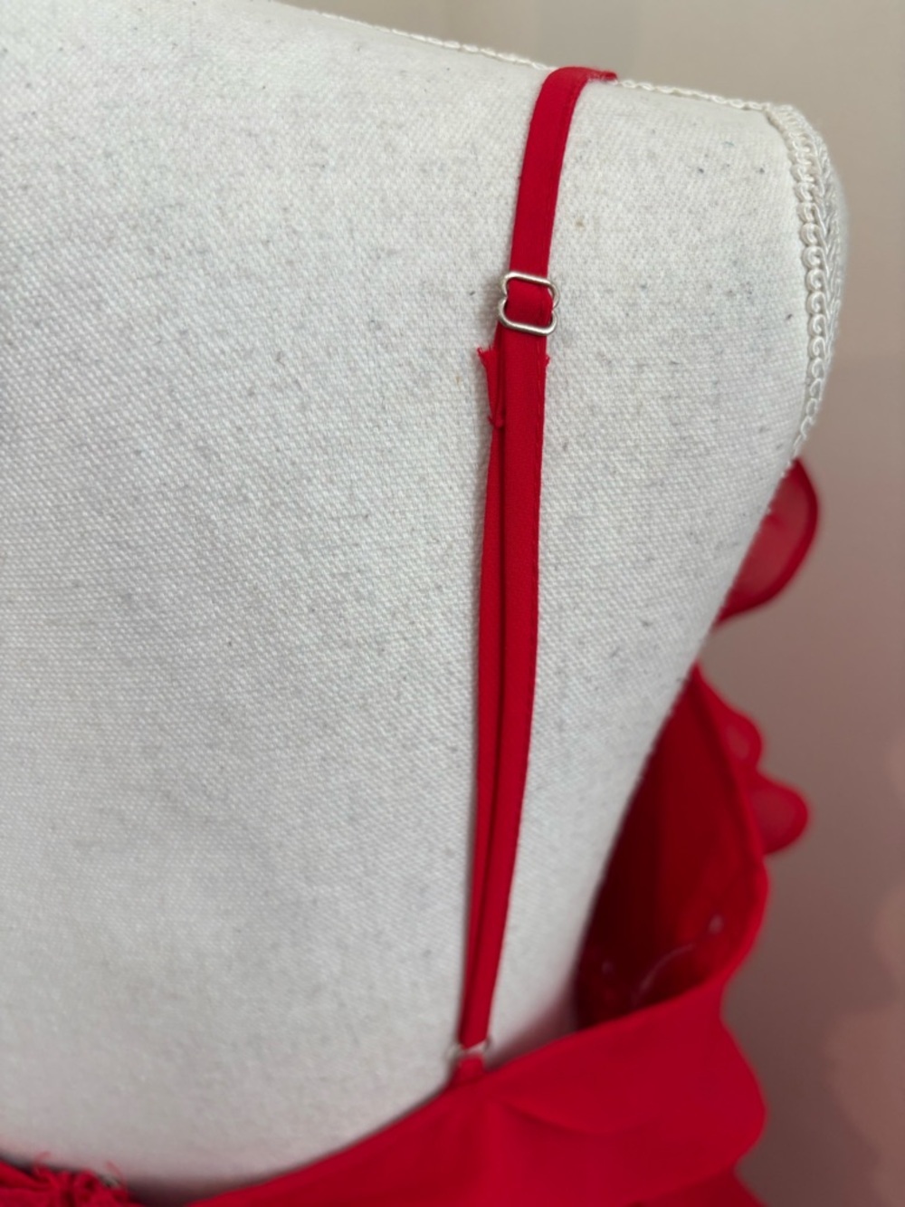True Decadence Sophia Red Deep Plunge
Layered Ruffle Maxi-Dress Size Large NWT - Picture 10 of 12